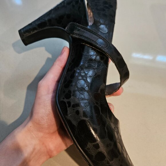 TSUBO Women's Black Textured Leather Sling Back 4-inch Pumps - Picture 10 of 14